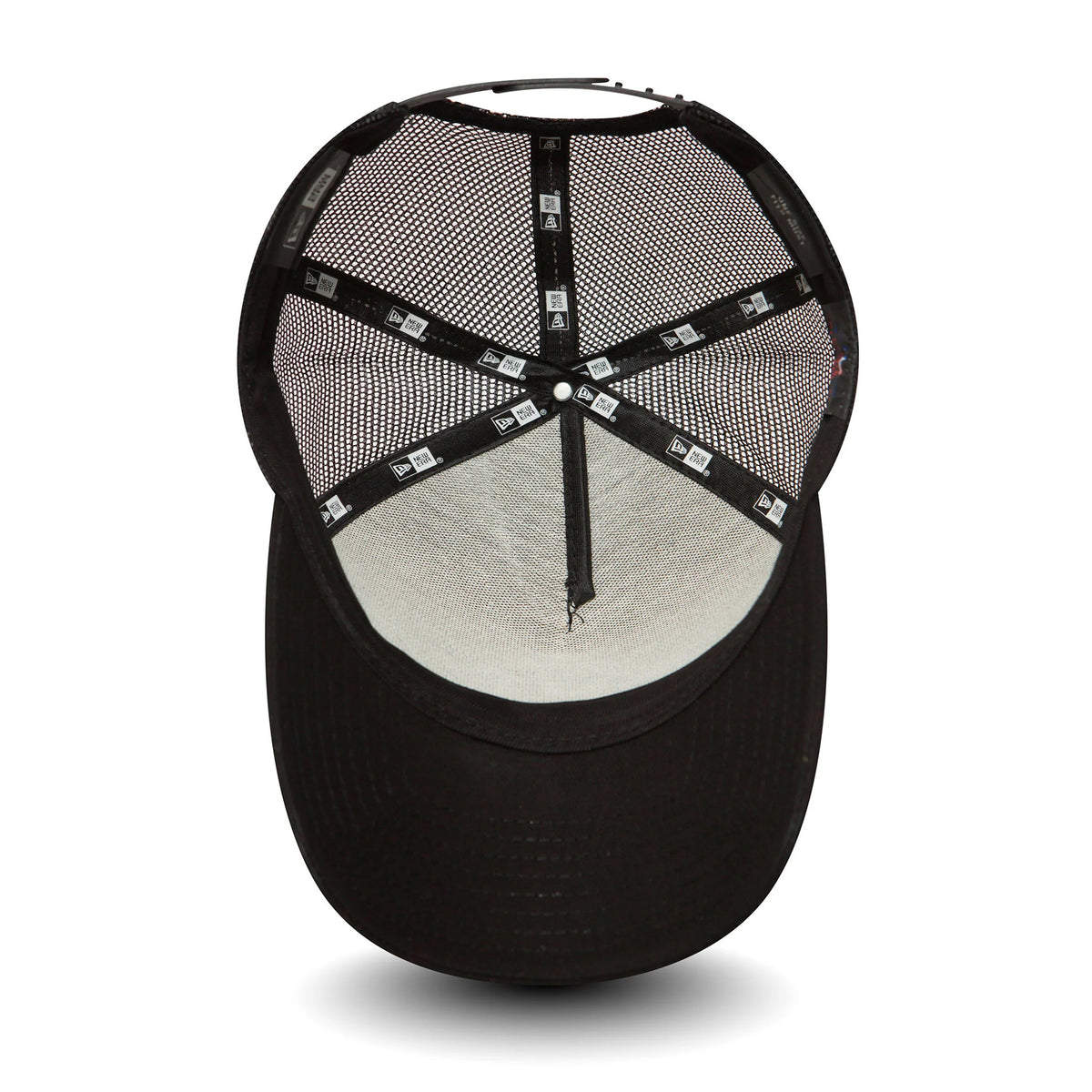 Gorra Trucker MLB Essential New York Yankees de New Era - Negro sobre Negro