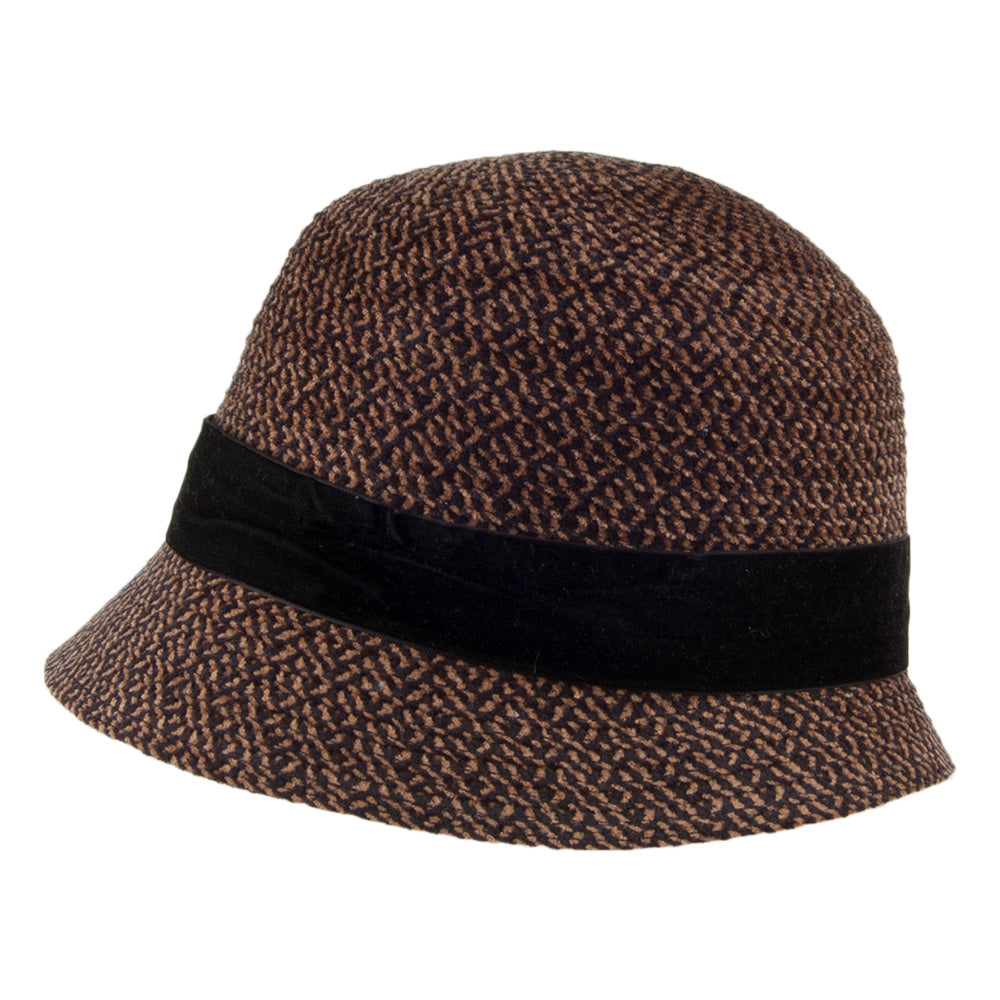 Sombrero Cloche Lucille con lazo decorativo de terciopelo de Betmar - Múltiples tonalidades de marrón