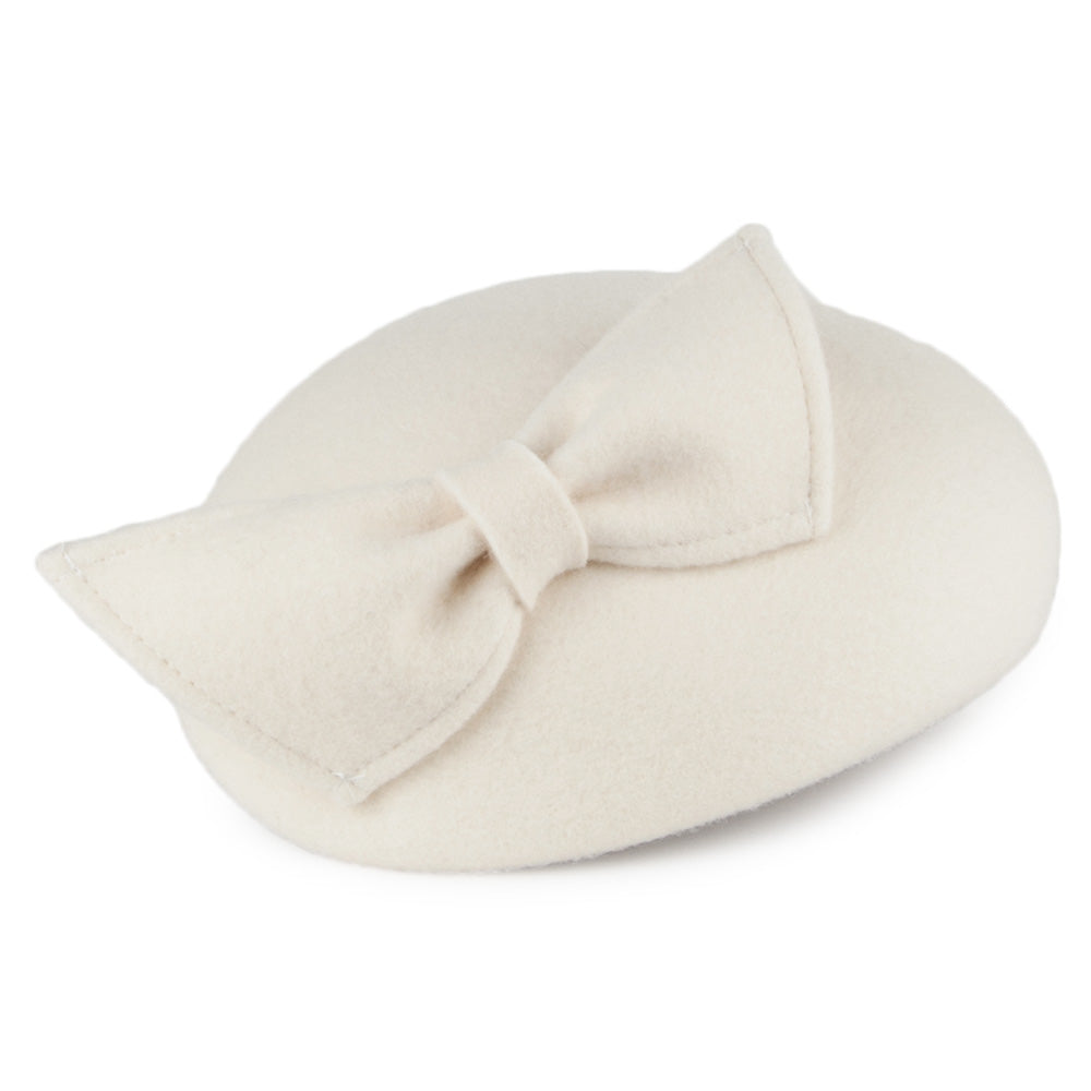Sombrero Pillbox Kate con lazo de Whiteley - Blanco invernal