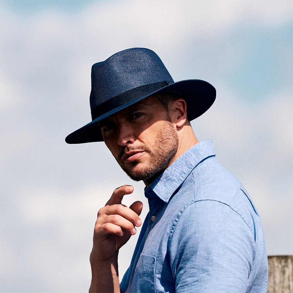 Sombrero Fedora Safari de paja toyo de Failsworth - Azul Marino