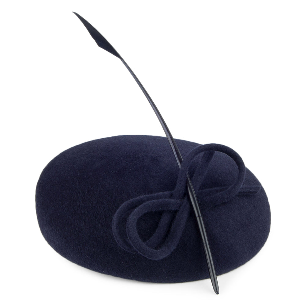 Boina de fieltro de piel y pluma decorativa de Whiteley - Azul Marino