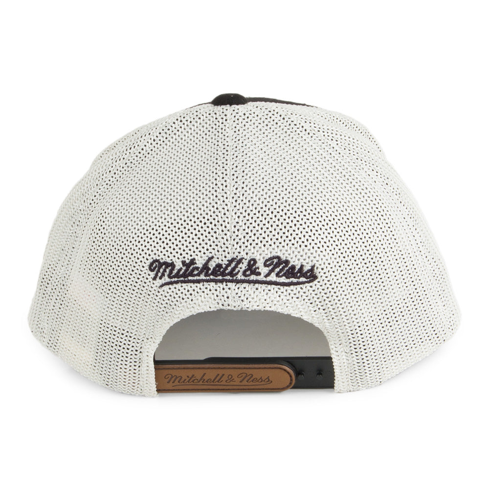Gorra Trucker HWC Patch 110 Charlotte Hornets de Mitchell & Ness-Negro