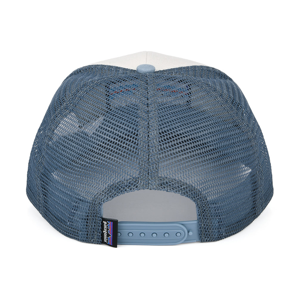 Gorra Trucker P-6 Logo de algodón orgánico de Patagonia - Blanco-Azul Ahumado