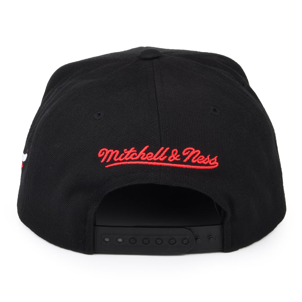 Gorra Snapback NBA Foundation Script Chicago Bulls de Mitchell & Ness - Negro