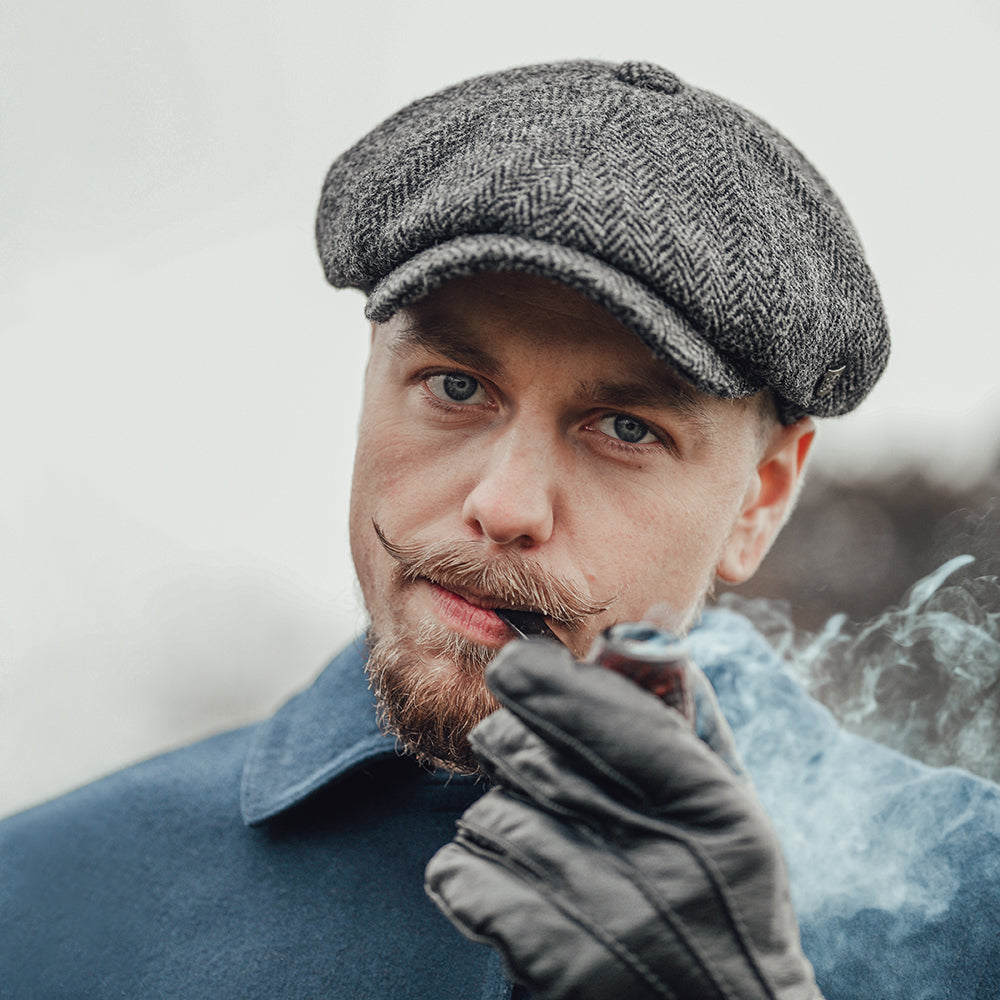 Gorra Newsboy redonda Carloway de Harris Tweed diseño de espiga de Failsworth - Antracita
