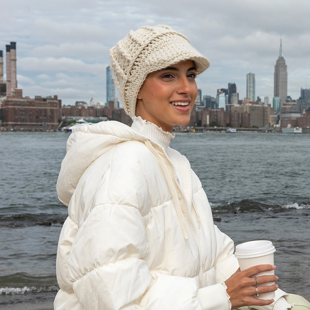 Gorro Beanie con visera Letizia Crochet de Scala - Blanco Marfil