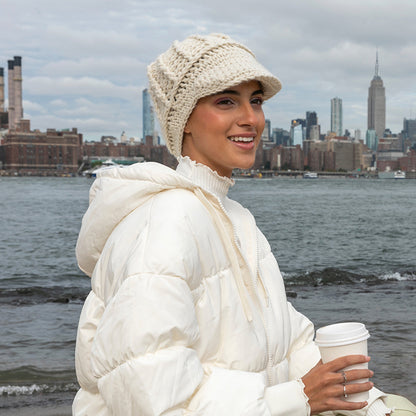 Gorro Beanie con visera Letizia Crochet de Scala - Blanco Marfil