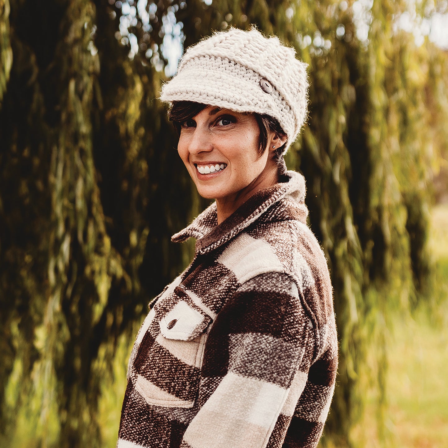 Gorro Beanie con visera Letizia Crochet de Scala - Blanco Marfil