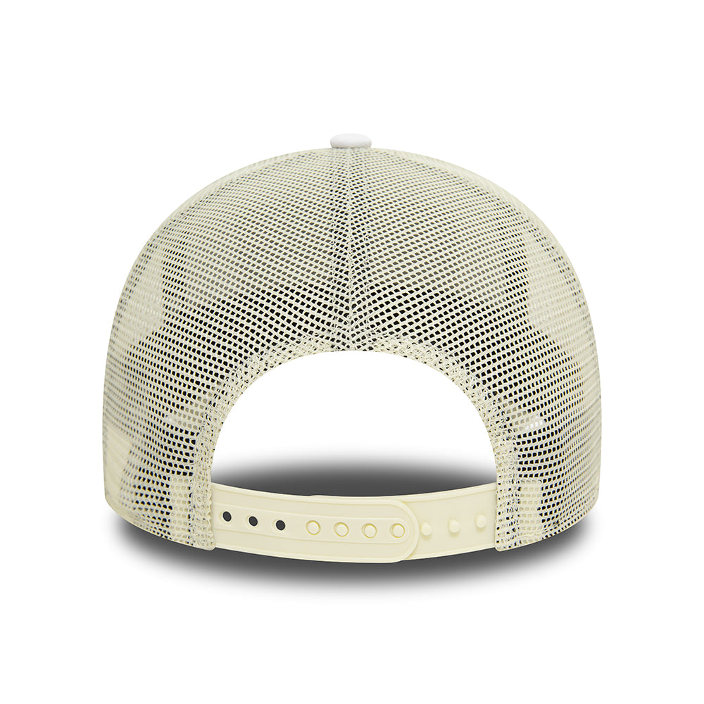 Gorra Trucker A-Frame NE Summer Saint-Tropez de New Era - Blanco-Blanco Roto