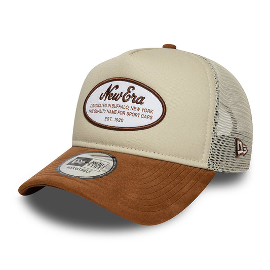 Gorra de camionero A-Frame con parche ovalado de gamuza de New Era - Piedra-Beige Arena