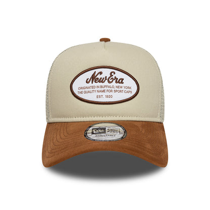 Gorra de camionero A-Frame con parche ovalado de gamuza de New Era - Piedra-Beige Arena