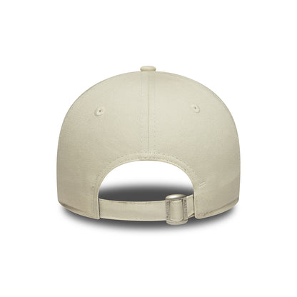 Gorra de béisbol 9FORTY de temporada Manchester United FC para mujeres de New Era - Blanco Marfil-Rojo