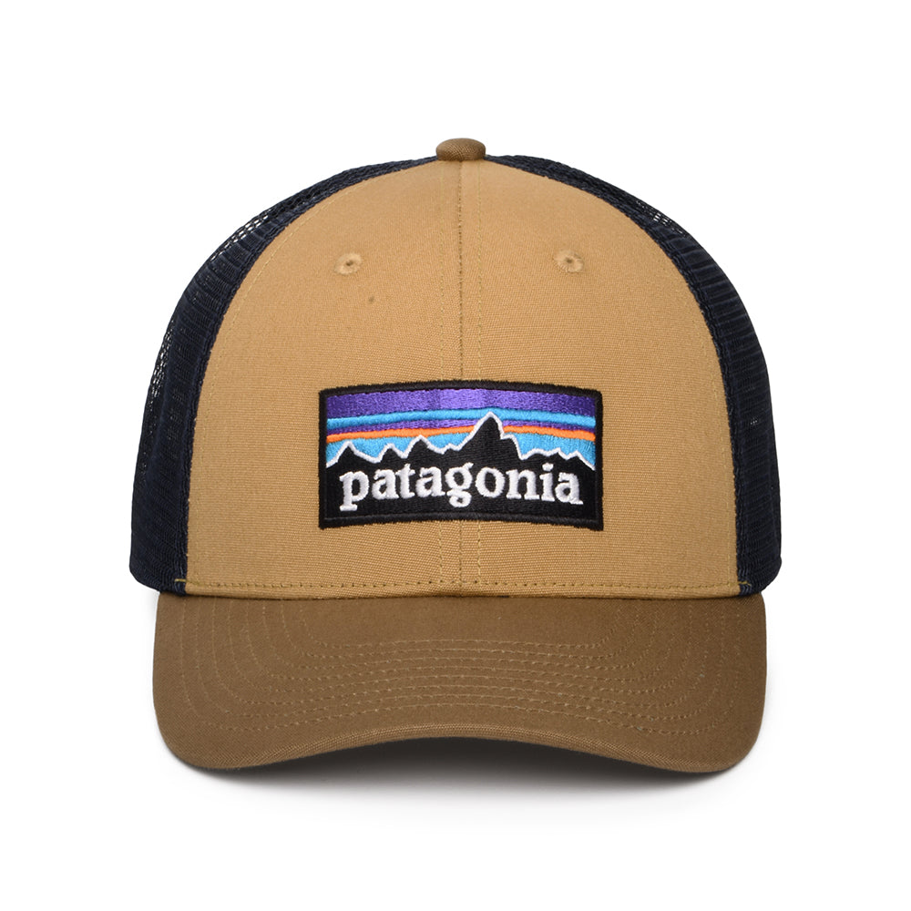 Gorra Trucker P-6 Logo LoPro de algodón orgánico de Patagonia - Beige Arena-Azul Marino