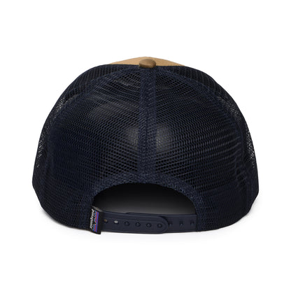 Gorra Trucker P-6 Logo LoPro de algodón orgánico de Patagonia - Beige Arena-Azul Marino