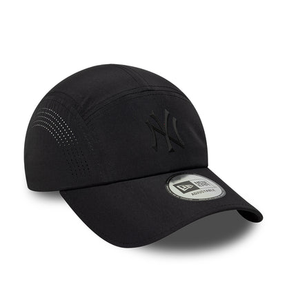 Gorra 5 paneles MLB Tech Midi Runner New York Yankees de New Era - Negro sobre Negro