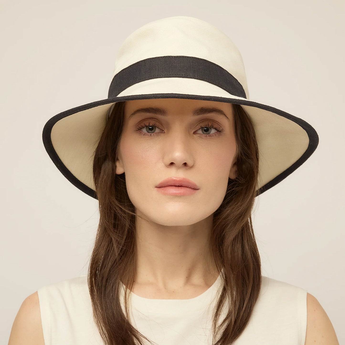 Sombrero Adrienne plegable de cáñamo de Tilley - Negro-Blanco