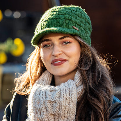 Gorro Beanie con visera Basket Weave de Kusan - Verde Oliva