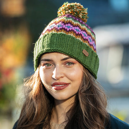 Gorro con pompón con vuelta Fair Isle de Kusan - Verde-Morado-Mostaza