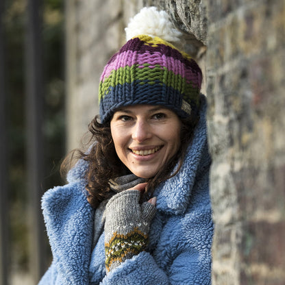 Gorro con pompón Arcoiris de Hilo punto de musgo de Kusan - Vaquero Multi