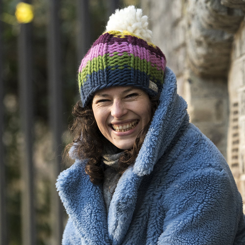 Gorro con pompón Arcoiris de Hilo punto de musgo de Kusan - Vaquero Multi