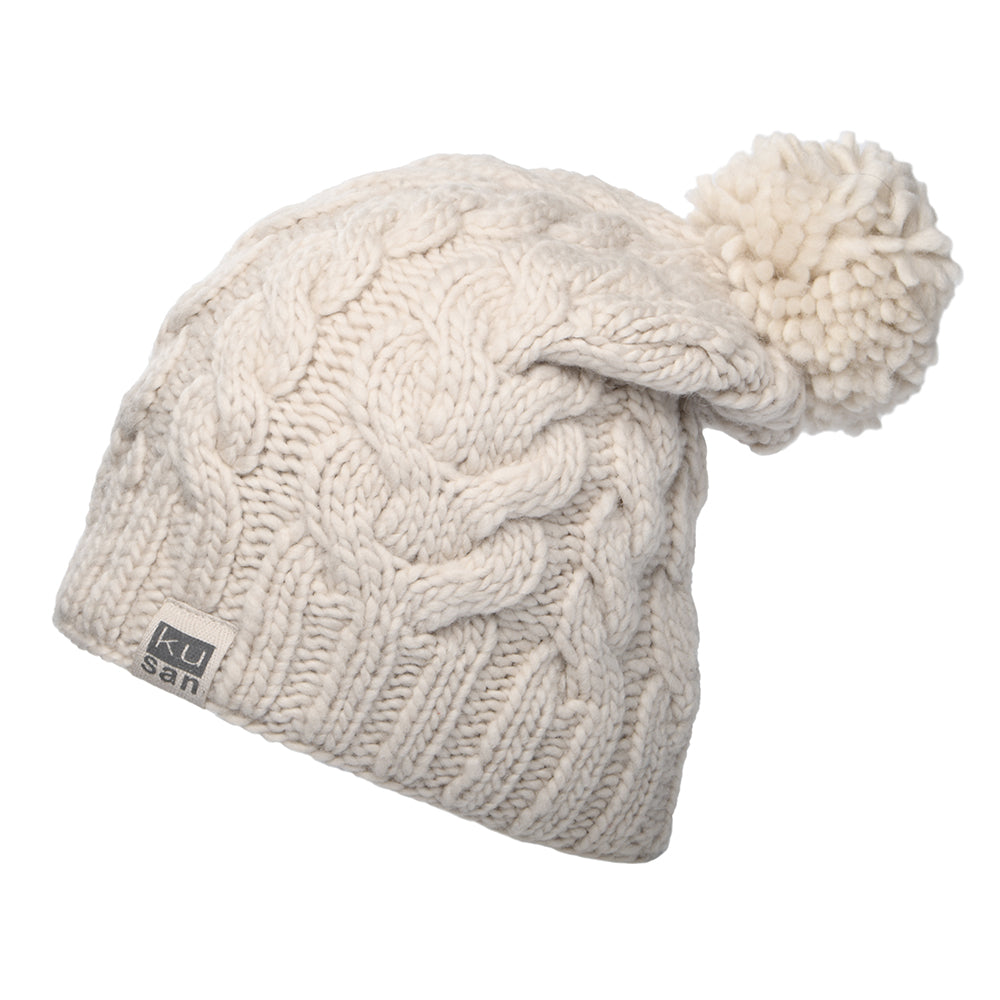 Gorro con pompón Oversized de Kusan - Avena