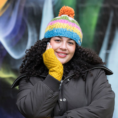 Gorro con pompón Rainbow de Hilo punto de musgo de Kusan - Naranja-Multi
