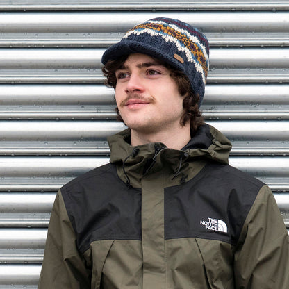 Gorro Beanie con visera Brooklyn Fair Isle de Kusan - Azul Marino-Multi