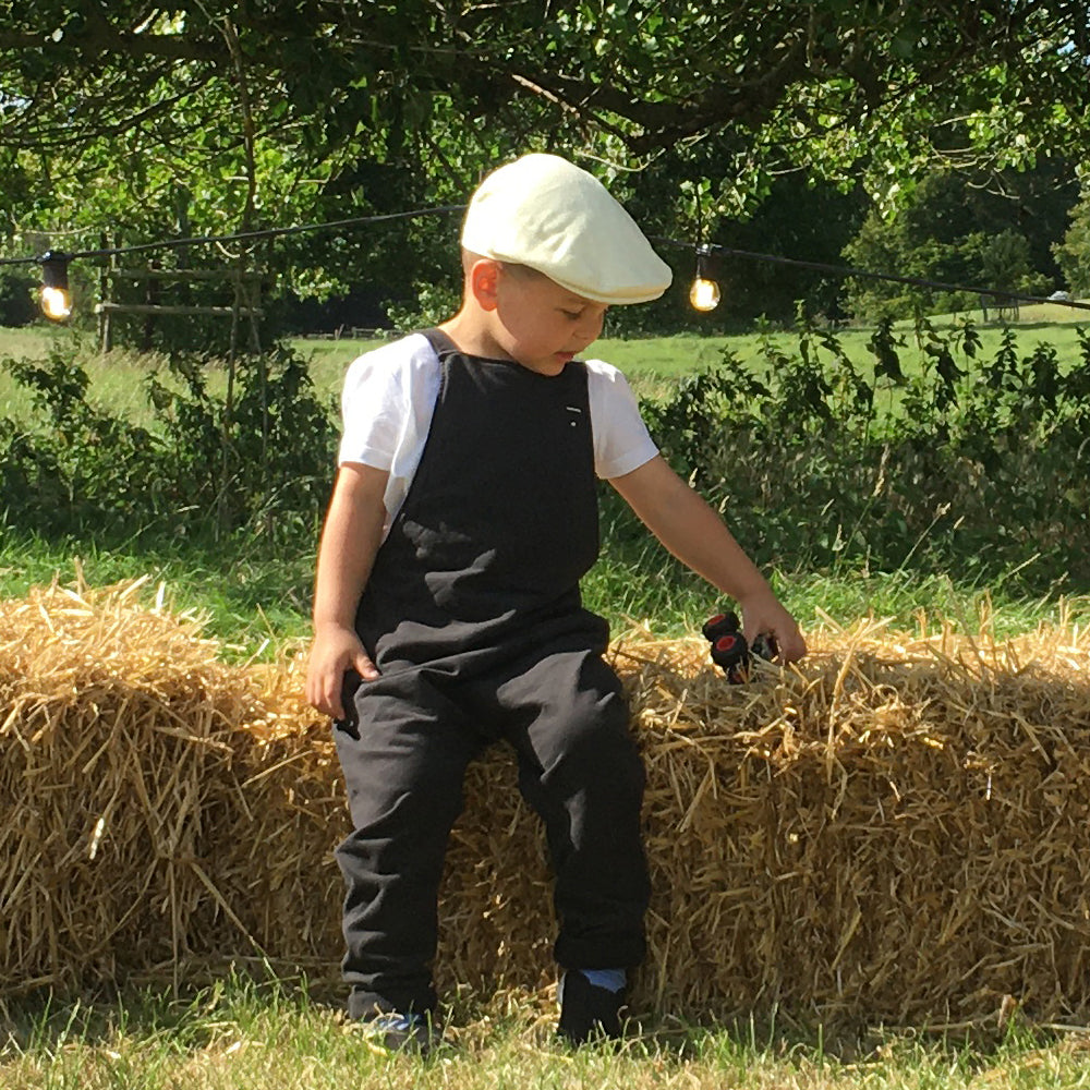 Gorra plana niño de algodón de Jaxon & James Beige al por mayor