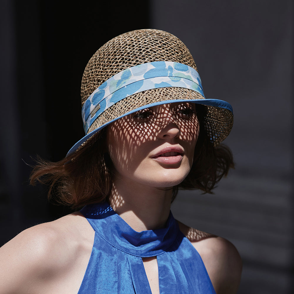 Sombrero Cloche de seagrass straw de Seeberger - Natural-Azul