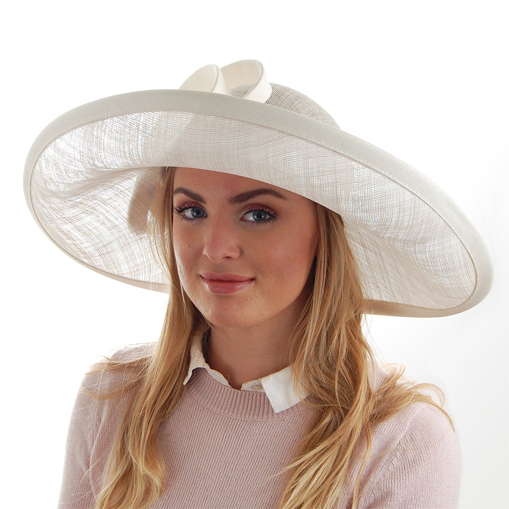 Sombrero de boda Veronica de Whiteley - Perla-Marfil