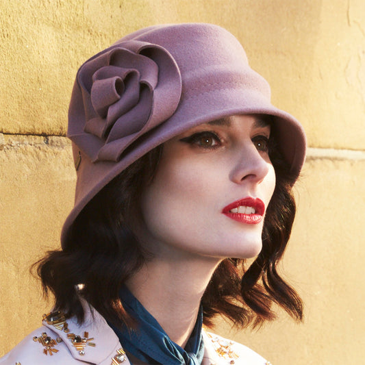 Sombrero Cloche Alexandrite de Betmar - Rubor