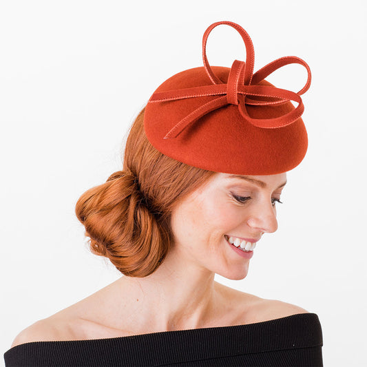 Tocado Pillbox mujeres Alice con lazos de Failsworth - Rojizo