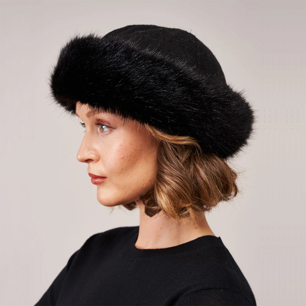 Sombrero de invierno de piel sintética de Helen Moore - Negro