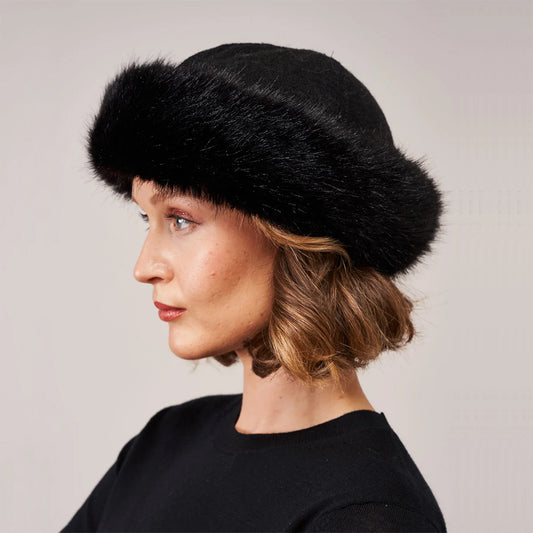 Sombrero de invierno de piel sintética de Helen Moore - Negro