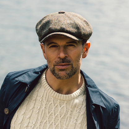 Gorra Newsboy redonda Carloway de Harris Tweed diseño de espiga de Failsworth - Oliva-Azul