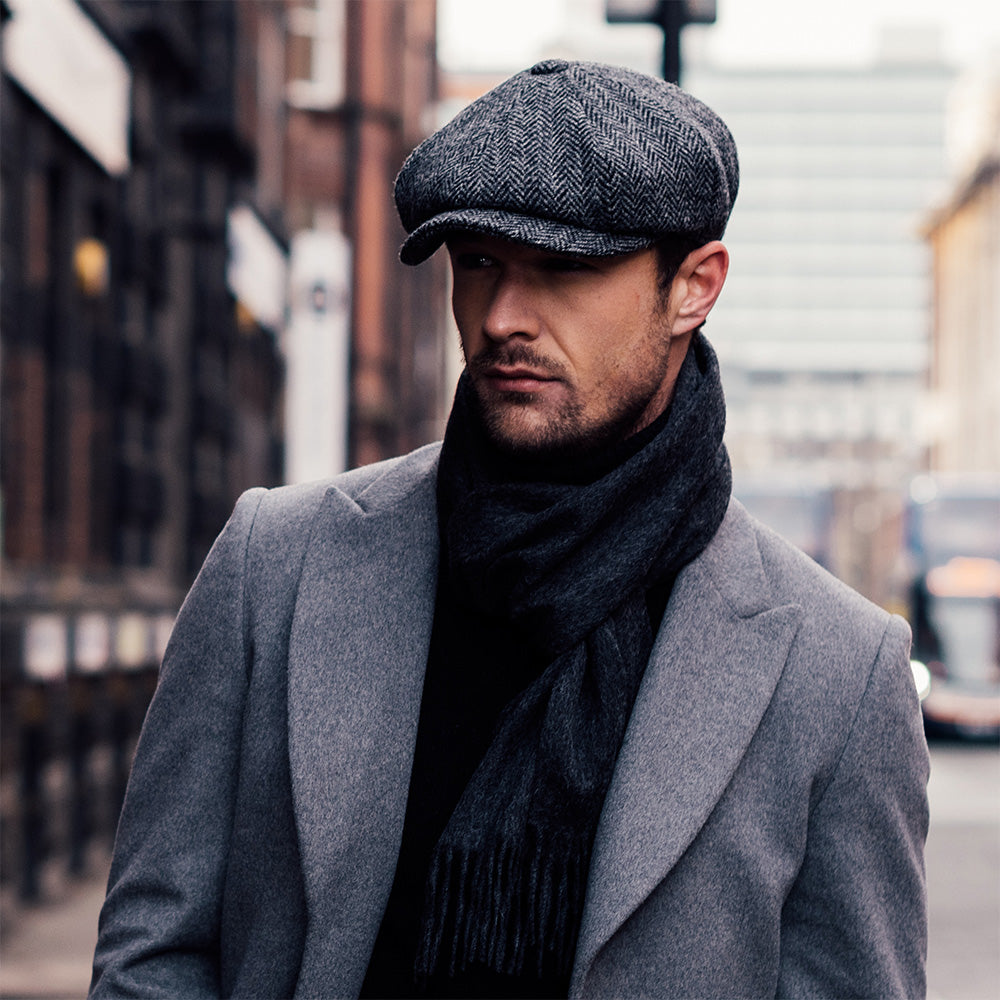 Gorra Newsboy redonda Carloway de Harris Tweed diseño de espiga de Failsworth - Antracita