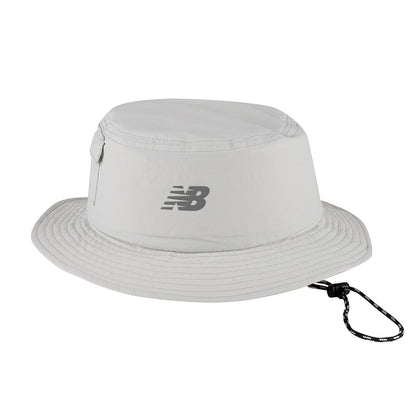 Sombrero de pescador Cargo reciclado de New Balance - Gris Claro