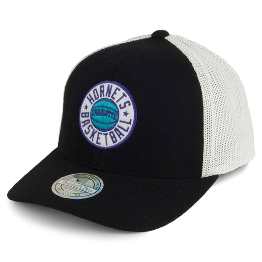 Gorra Trucker HWC Patch 110 Charlotte Hornets de Mitchell & Ness-Negro
