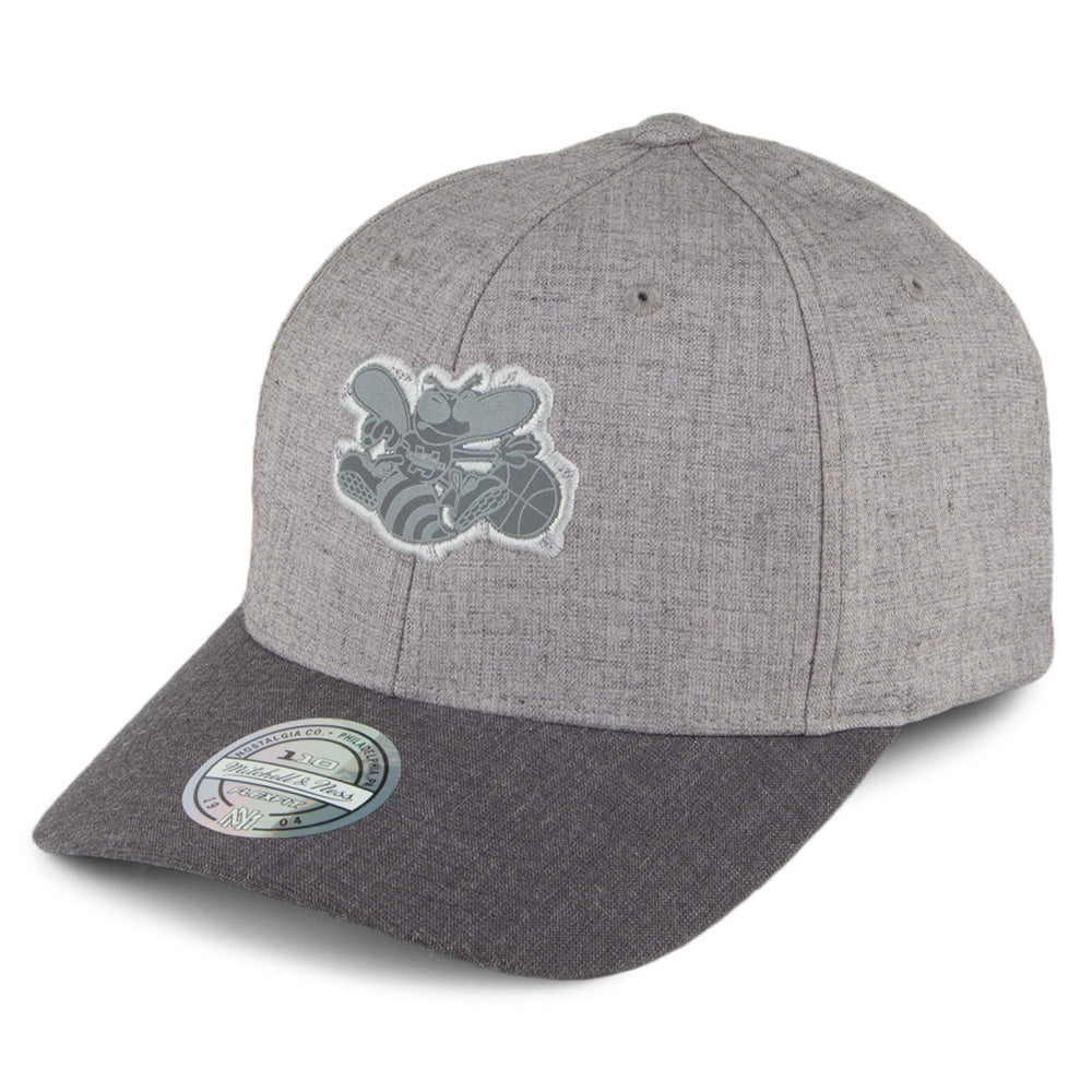 Gorra Snapback Beam 110 Charlotte Hornets de Mitchell & Ness - Gris