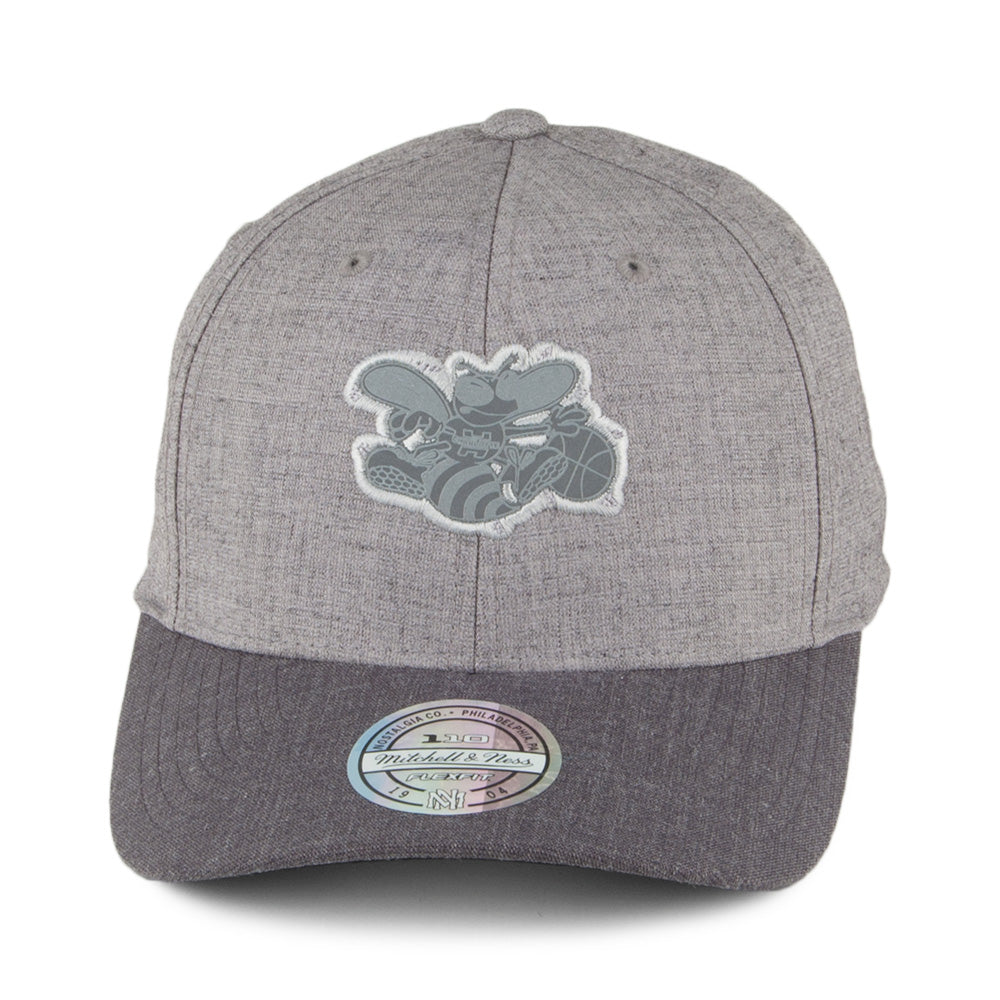 Gorra Snapback Beam 110 Charlotte Hornets de Mitchell & Ness - Gris