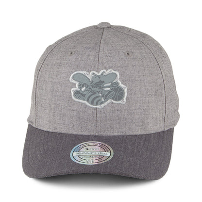 Gorra Snapback Beam 110 Charlotte Hornets de Mitchell & Ness - Gris