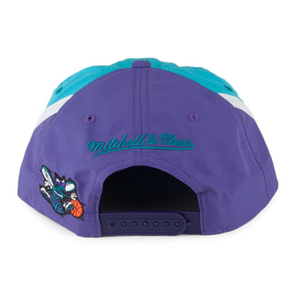 Gorra Snapback Anorak Charlotte Hornets de Mitchell & Ness - Verde Azulado-Morado