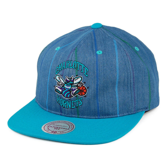 Gorra Snapback Denim Pinstripe Charlotte Hornets de Mitchell & Ness - Verde Azulado