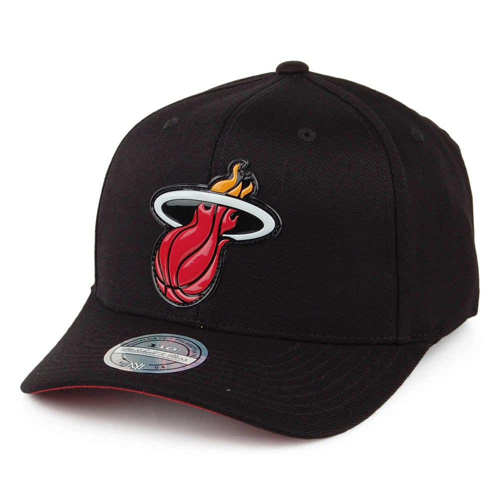 Gorra Snapback Chrome Logo Miami Heat de Mitchell & Ness - Negro