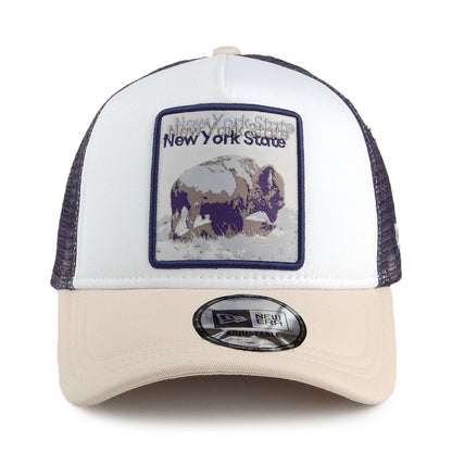 Gorra Trucker Buffalo State Patch de New Era - Blanco-Piedra