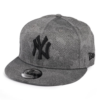 Gorra Snapback 9FIFTY MLB Engineered Plus New York Yankees de New Era - Negro-Gris