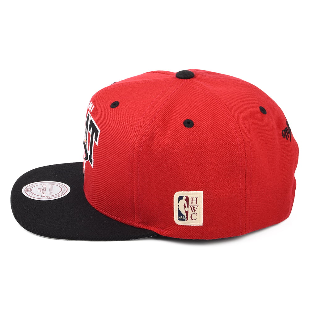 Gorra Snapback NBA HWC Team Arch Miami Heat de Mitchell & Ness - Rojo-Negro