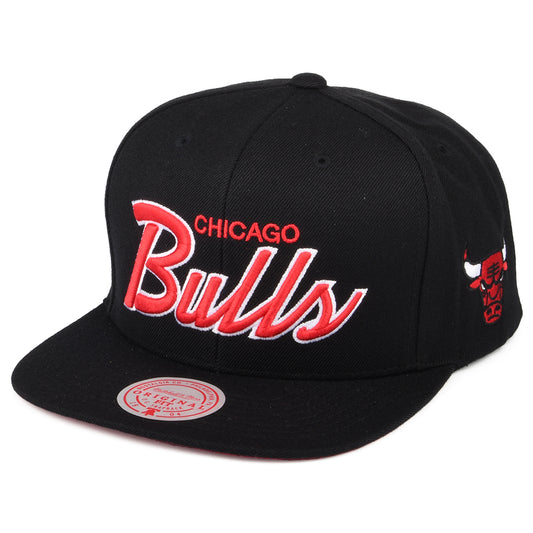 Gorra Snapback NBA Foundation Script Chicago Bulls de Mitchell & Ness - Negro