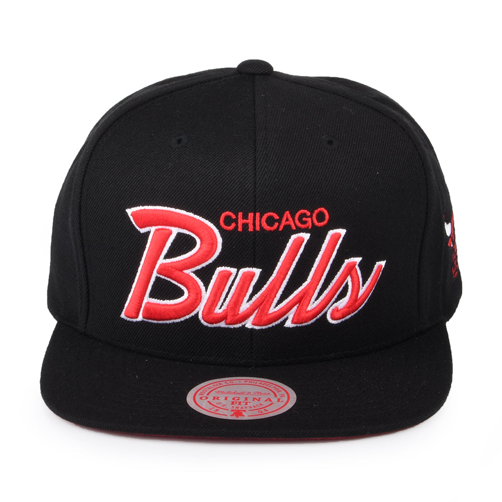 Gorra Snapback NBA Foundation Script Chicago Bulls de Mitchell & Ness - Negro