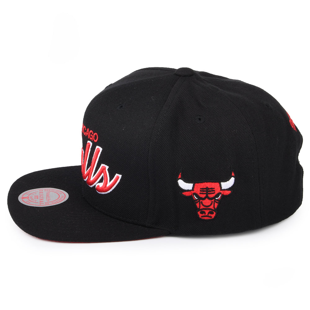 Gorra Snapback NBA Foundation Script Chicago Bulls de Mitchell & Ness - Negro